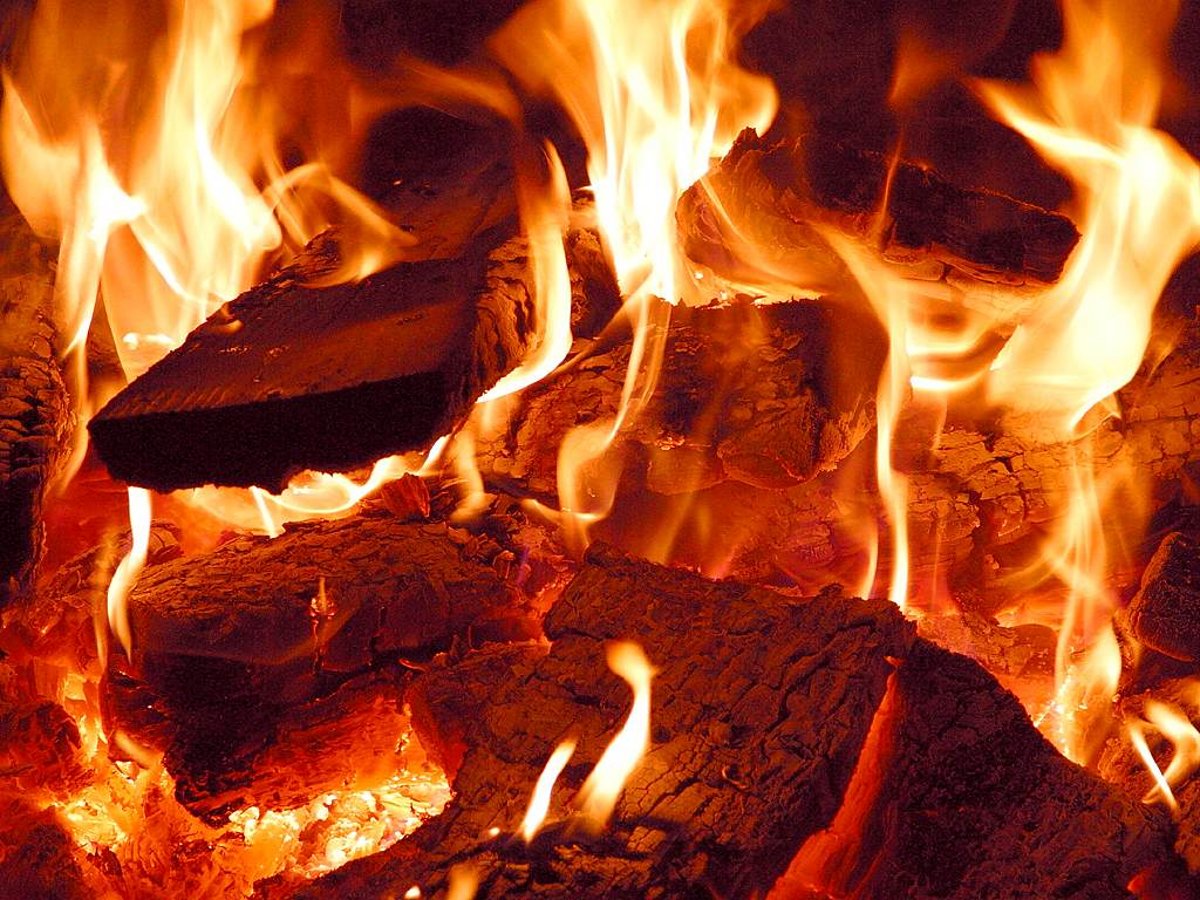 wood_burning_fire_closeup